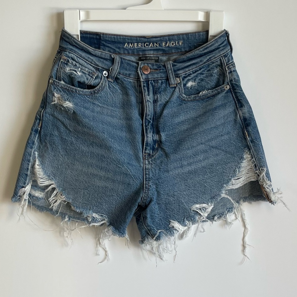 American Eagle Jean Shorts Distressed Size: 2